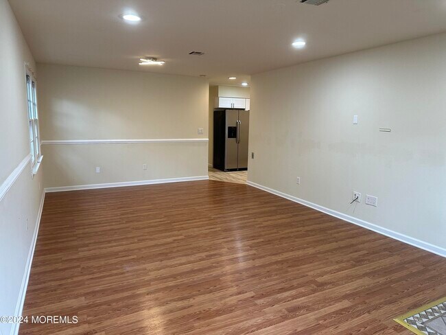 Building Photo - 974 Cypress Ave