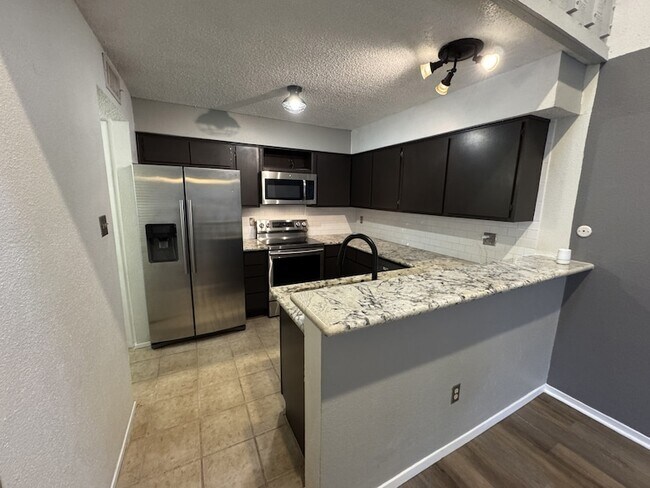 Building Photo - 13002 Leader St