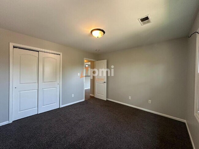 Building Photo - 5831 Creekview Ct W