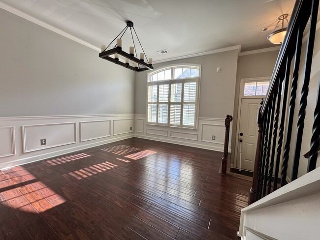 Dining room and front entrance - 1218 Lavista Cir NE