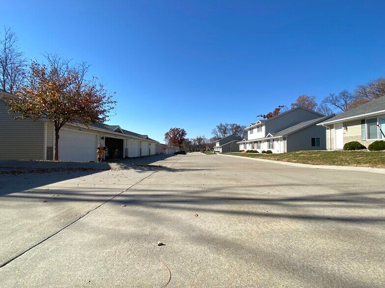 Building Photo - 955 Parker Blvd