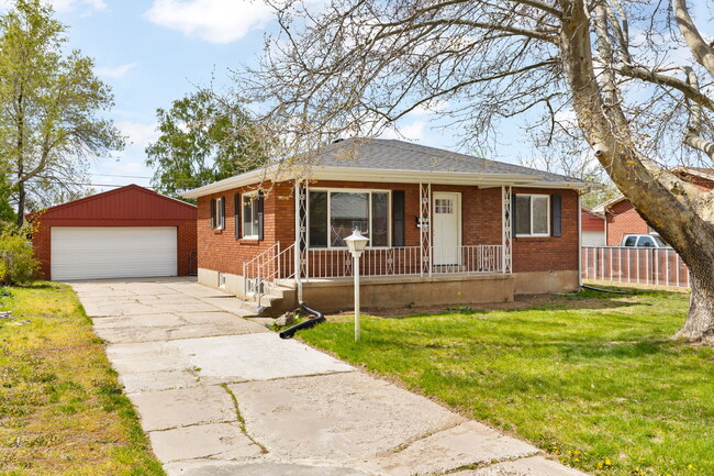 Primary Photo - 1337 Cross St