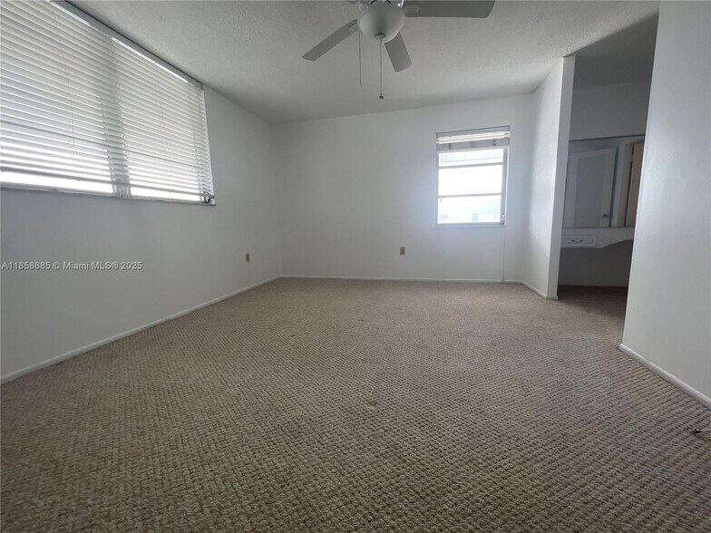 Building Photo - 3750 NE 170th St
