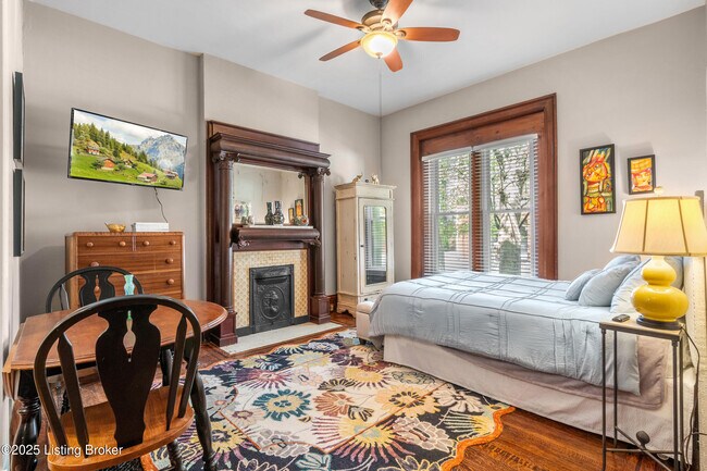 Building Photo - 1236 E Broadway