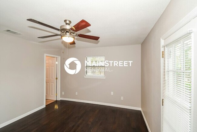 Building Photo - 3 Bedroom Pet-Friendly Home in Jacksonvill...