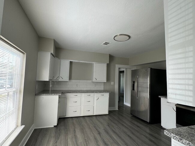 Building Photo - 8708 Lanewood Dr