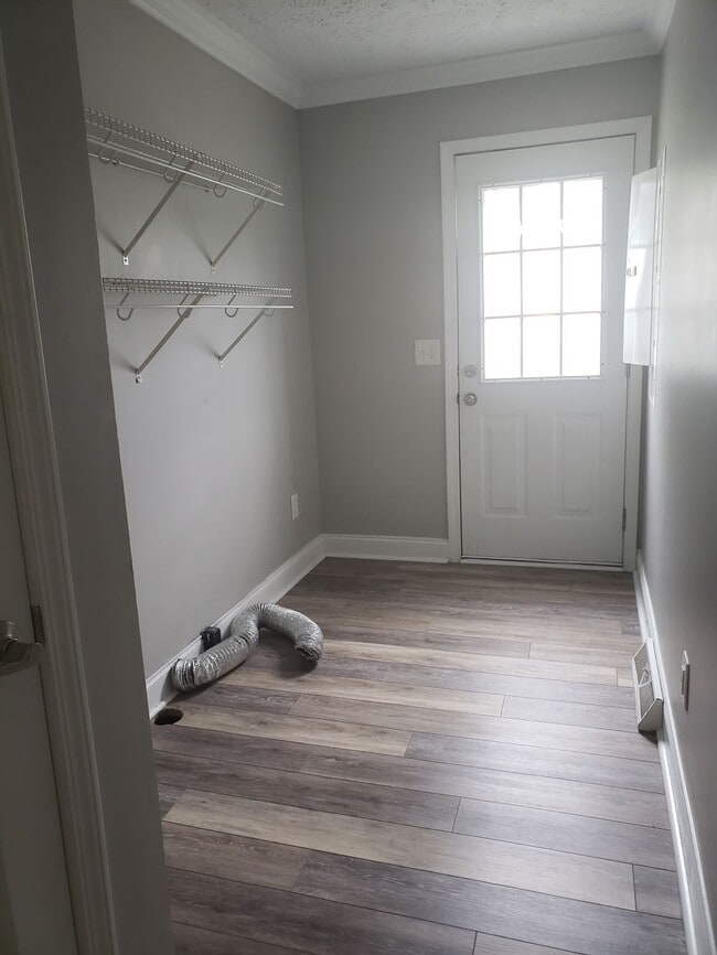 Building Photo - 2445 Farmwood Cir