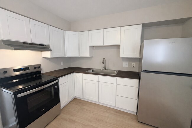 Building Photo - Newly Renovated 2 Bed, 1.5 Bath Townhome – Prime Location Near 28th Street