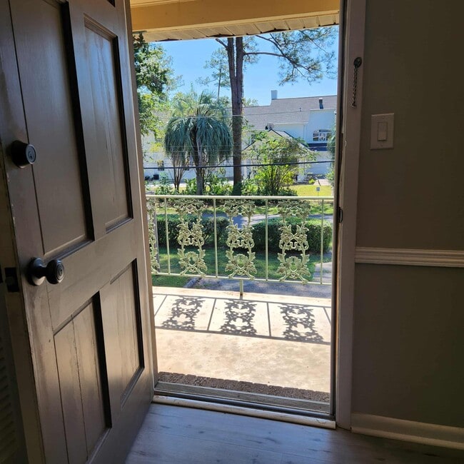 Building Photo - 1406 Hays St