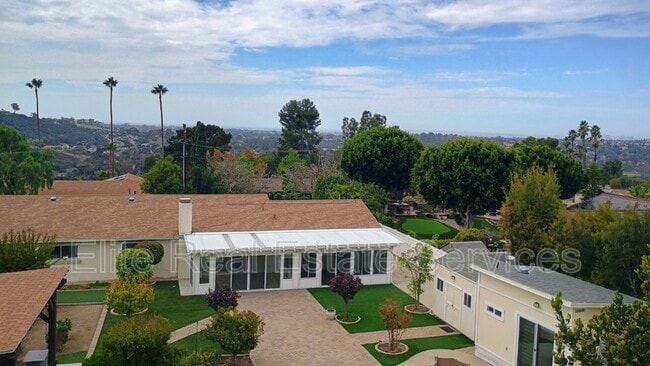 Building Photo - 255 Camino Del Cerro Grande