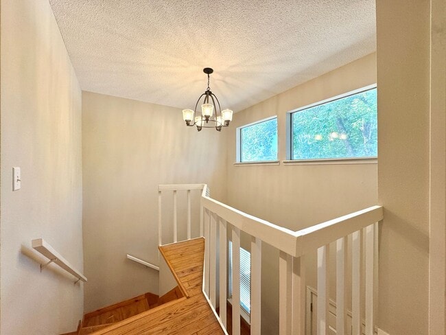 Building Photo - 4 Bedroom/ 2.5 Bathroom Home in Tanglewood...