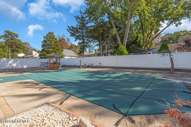 Building Photo - 691 Sussex Ct