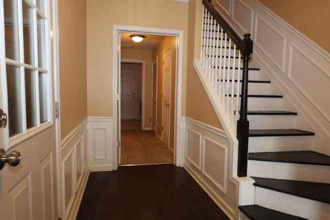 Building Photo - 3 Bedroom Townhome in the Heart of Dulth