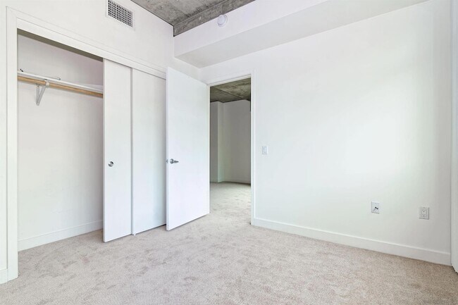 Building Photo - 801 Ash St
