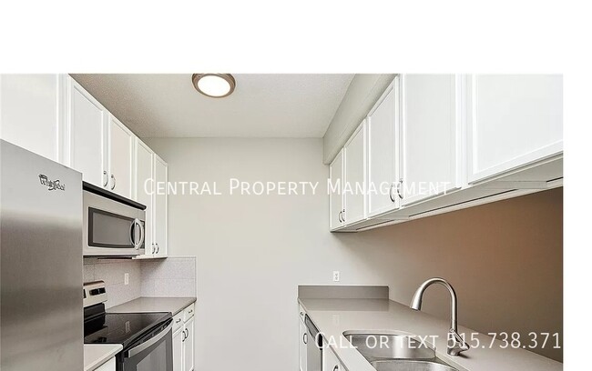 Building Photo - 1340 SE Florence Dr