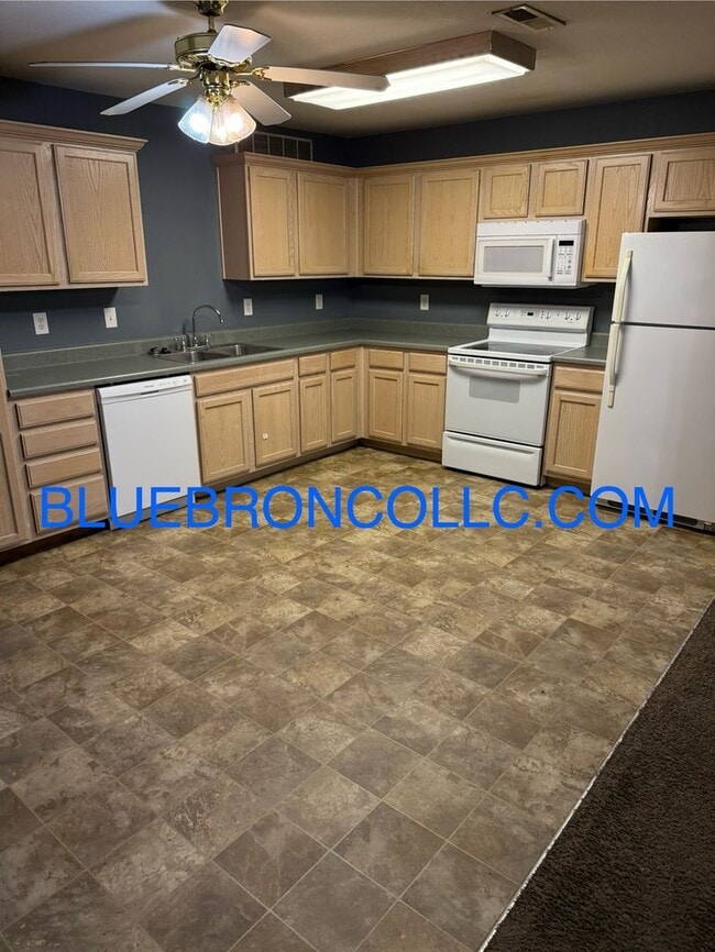 Building Photo - Great price for this spacious updated 2 be...