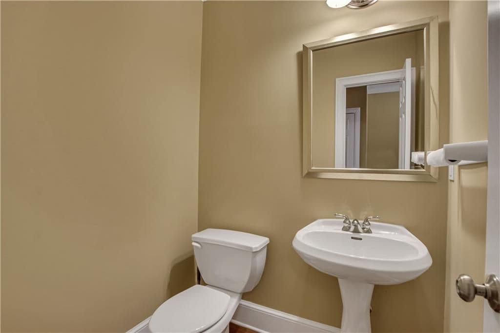 Building Photo - 3345qq Regent Pl SW