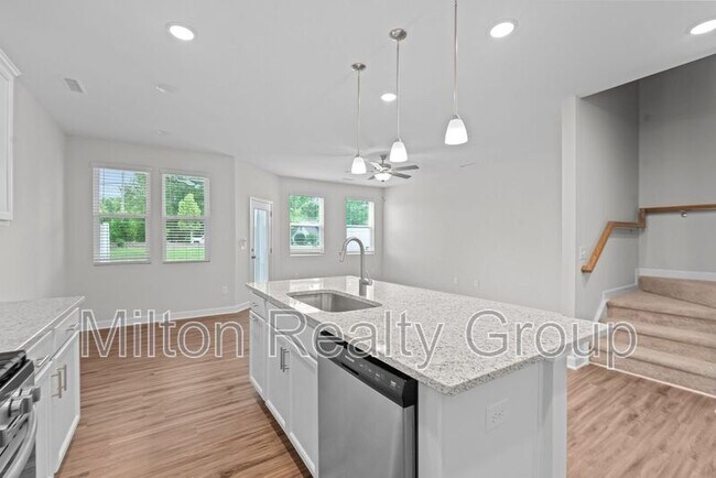 Building Photo - 71 Village Edge Dr
