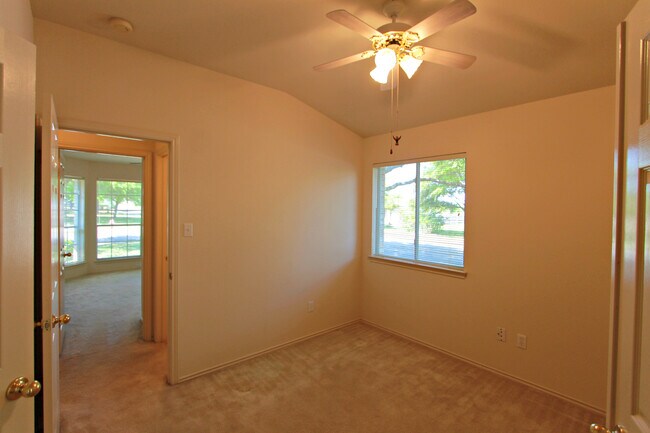 Building Photo - 3 Bedroom, 2 Bath Home in Cedar Park