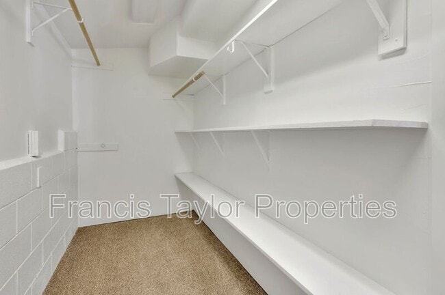 Building Photo - 1512 S Stage Coach Ln