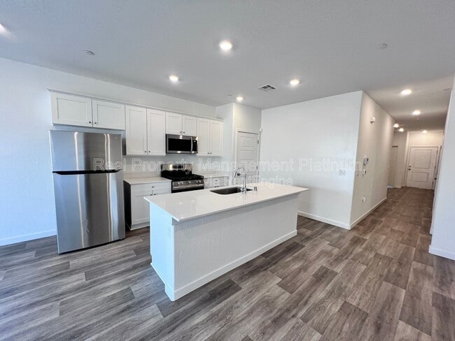 Building Photo - 6088 E Giavanna Ave