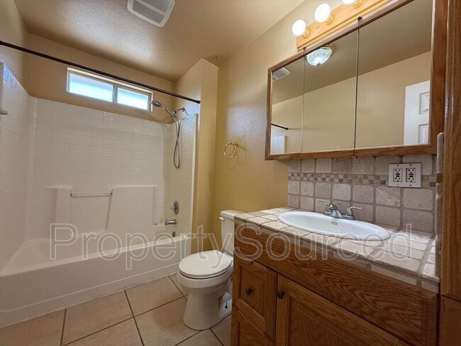 Building Photo - 524 E Krell Ln