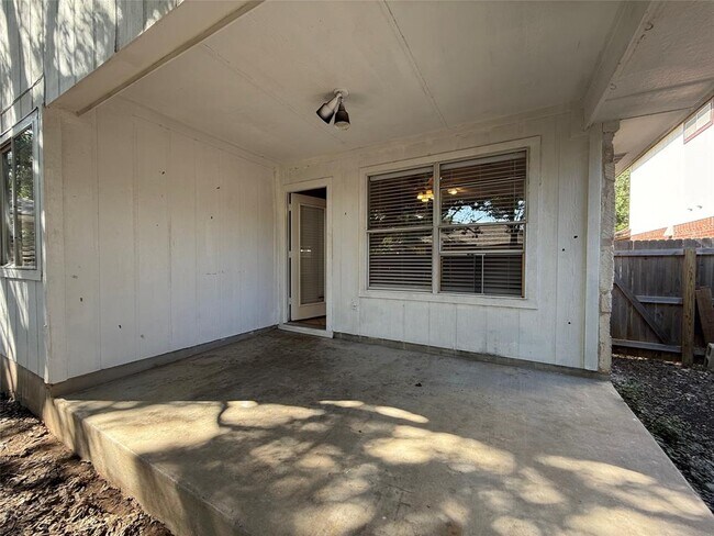 Building Photo - 2512 Claudia Dr