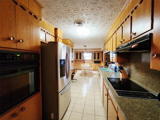 Building Photo - 1702 Ivie Lee St