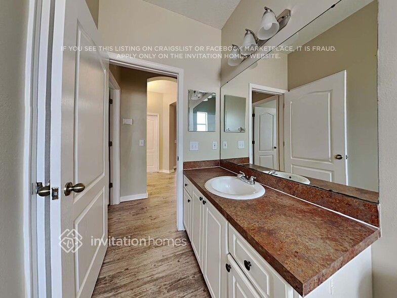 Building Photo - 1213 Gordon Oaks Dr