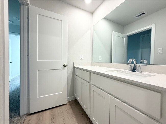 Building Photo - 3931 Flora Fld Dr