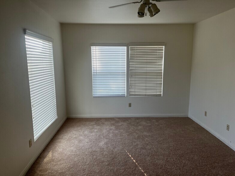 Building Photo - 4241 N Bellflower Blvd