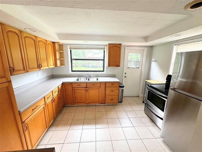 Building Photo - 5620 Pierce St