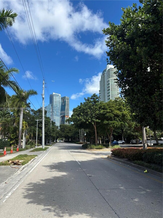 Building Photo - 1918 Brickell Ave