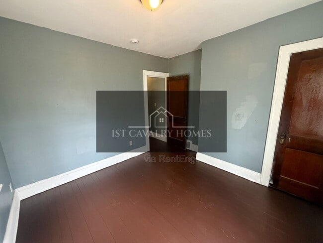 Building Photo - 578 Hoye Ave