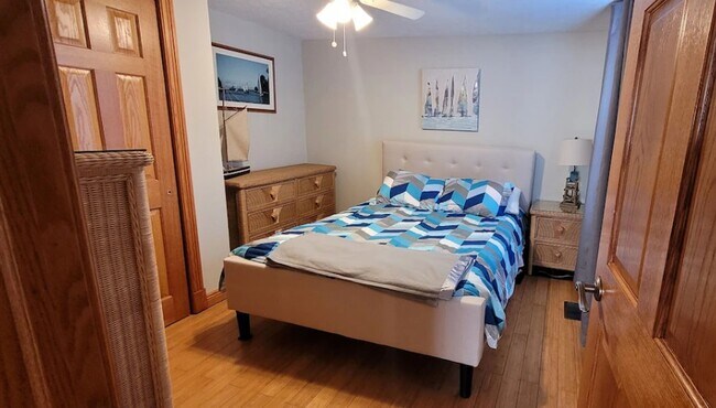 1st floor bedroom - 503 Chambers St