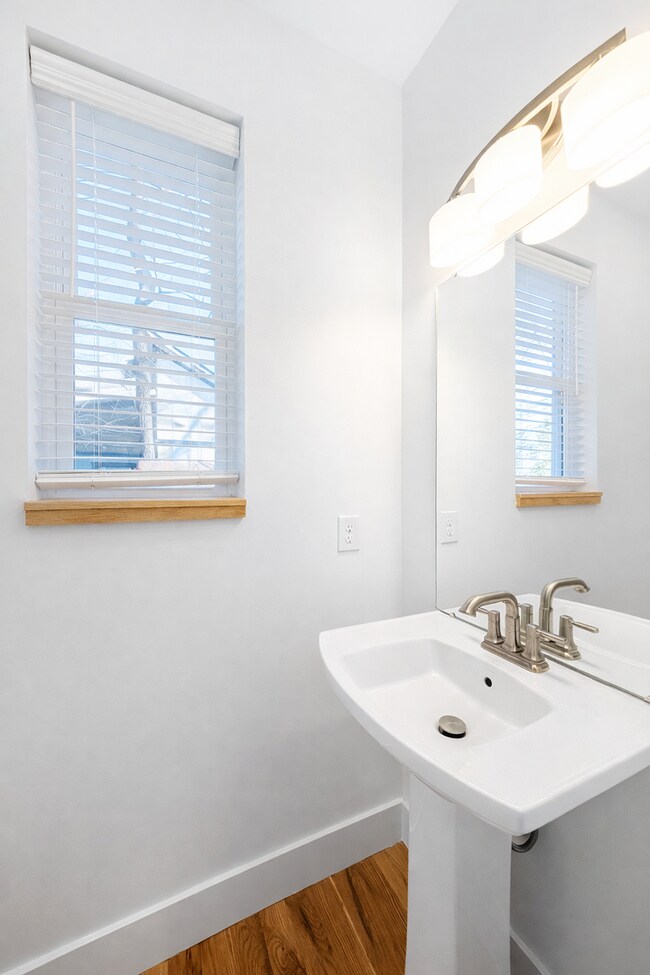 Building Photo - West Asheville Rental!