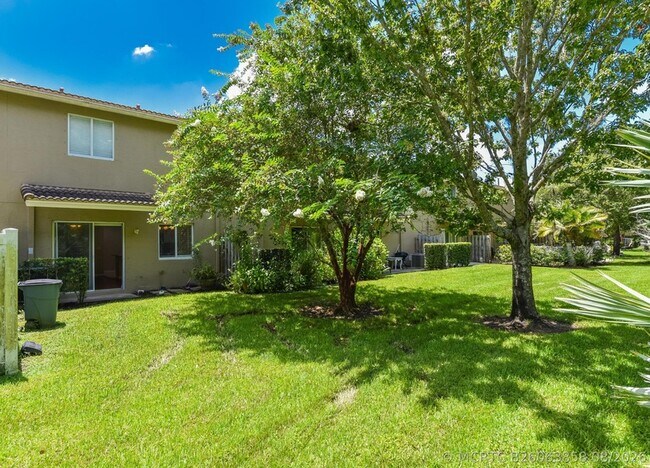 Building Photo - 2205 Marshfield Ct