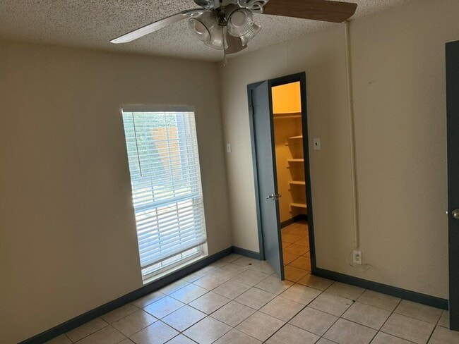 Building Photo - 8901 Newport Ln
