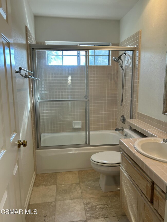 Building Photo - 5608 Roundtree Pl