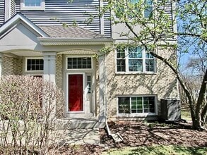 Building Photo - 2667 Woodmere Dr