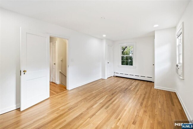 Building Photo - 7 Burnham Pl