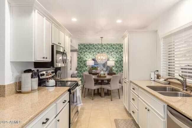 Building Photo - 15849 N 49th Pl