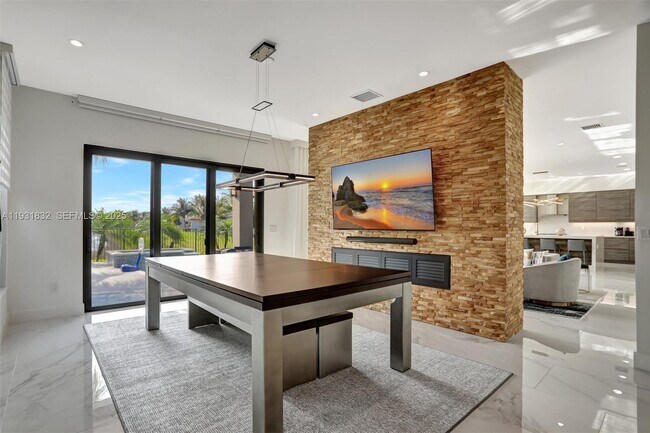 Building Photo - 17113 Aquavera Way