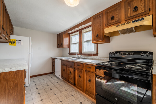 Building Photo - 224 N Vance Dr