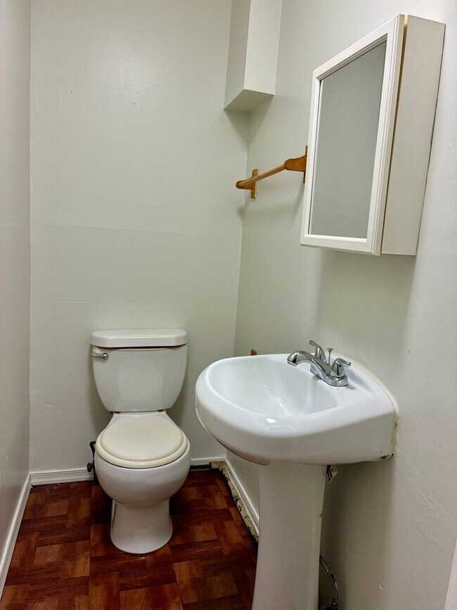 Building Photo - Spacious 3-Bedroom Home in North Philadelphia