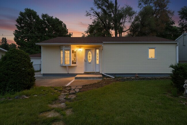Building Photo - 407 Laurel Ave