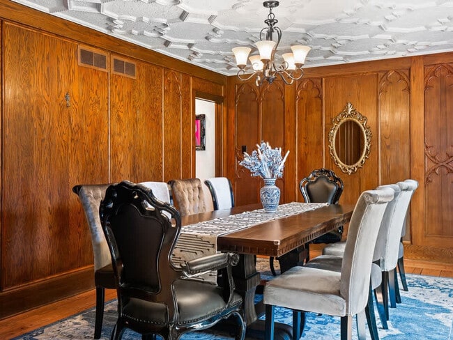 Building Photo - 1811 Breezewood Dr