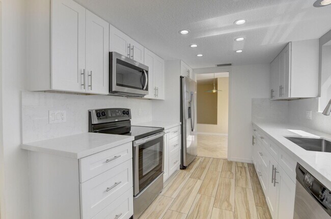 Building Photo - 6740 Lago Vista Terrace