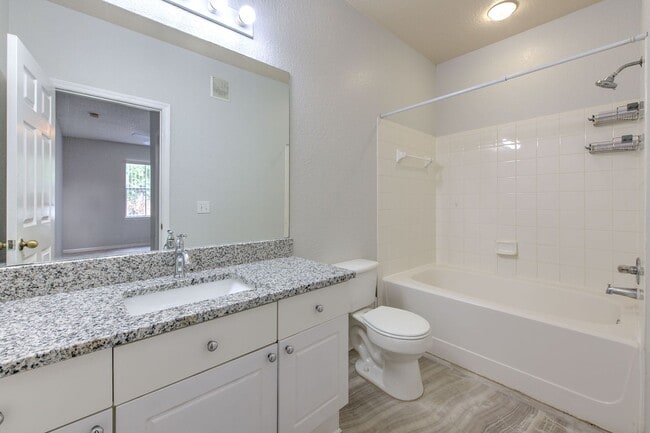 Building Photo - Very nicely upgraded  2bed/2bath 2nd floor...