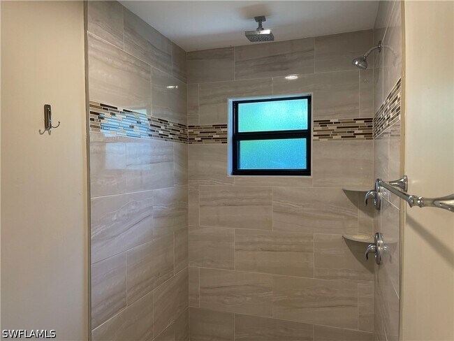 Building Photo - 255 Pine Valley Cir